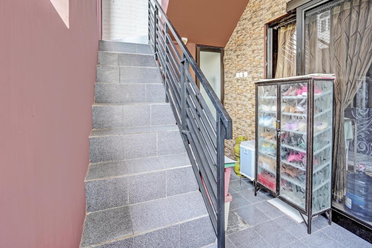 Oyo 92435 Sunlo Cozy Home Family Homestay Syariah Surabaya Exterior photo